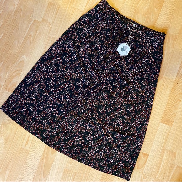 Paper Crane Midi Skirt with Belt - Picture 4 of 8